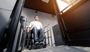 Como a cadeira elevadora proporciona independência e mobilidade | Lillo Elevadores