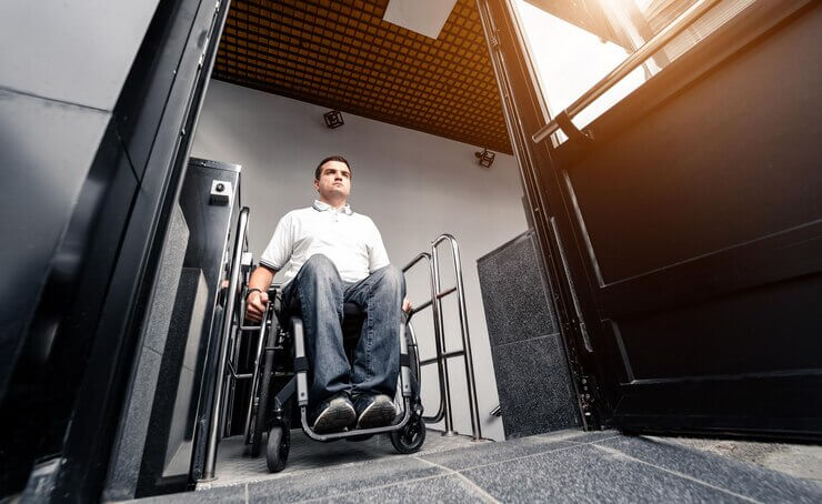 Como a cadeira elevadora proporciona independência e mobilidade | Lillo Elevadores
